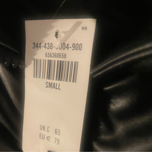 Hollister (Small) Black Contemporary Quilted, Chunky, Casual Puffer Vest - Picture 3 of 11